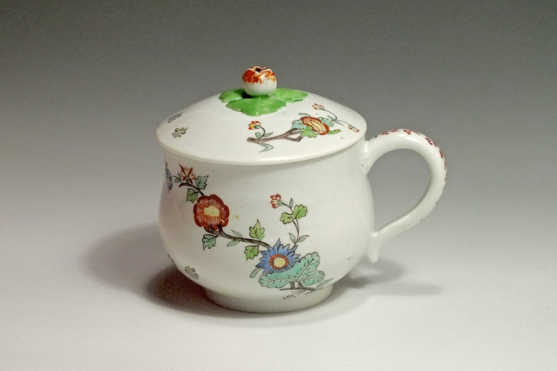 Chantilly - Pot à jus à décor Kakiemon - XVIIIe siècle (2)
