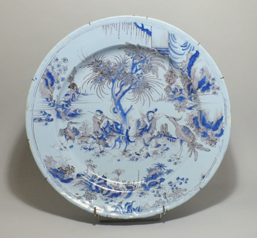 Nevers - Grand plat à décor au chinois - XVIIe Siècle - Collection du Musée du Louvre - Département des objets d'arts.