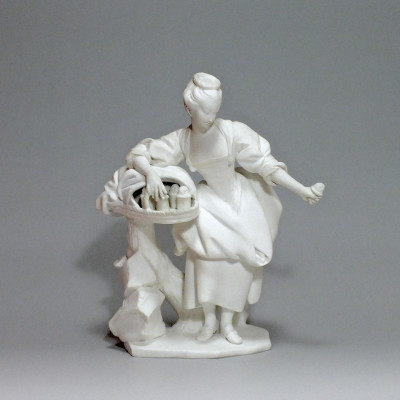 SEVRES - La marchande de crème - XVIIIe siècle