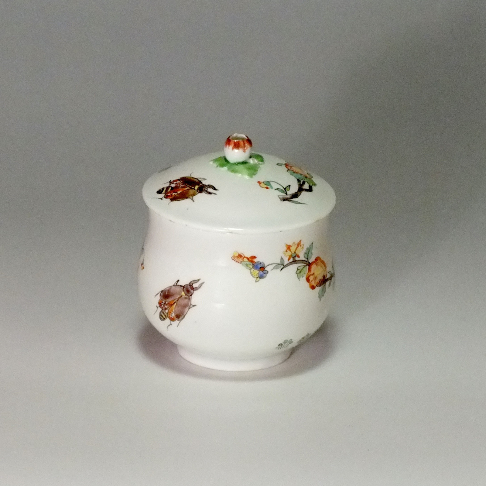 Chantilly - pot à jus à décor Kakiemon - XVIIIe siècle