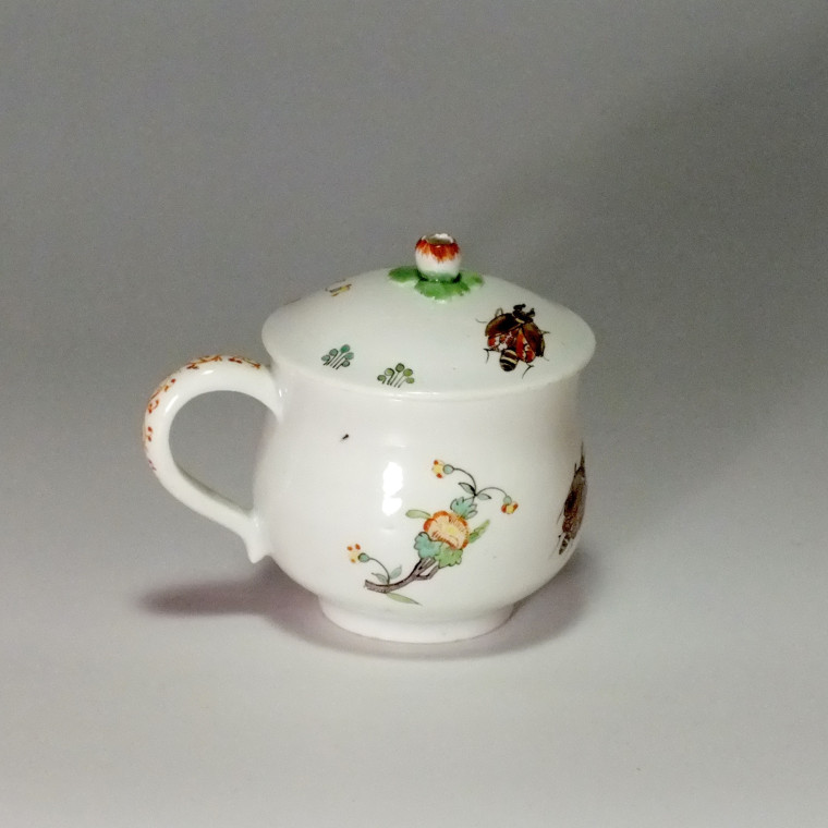 Chantilly - pot à jus à décor Kakiemon - XVIIIe siècle