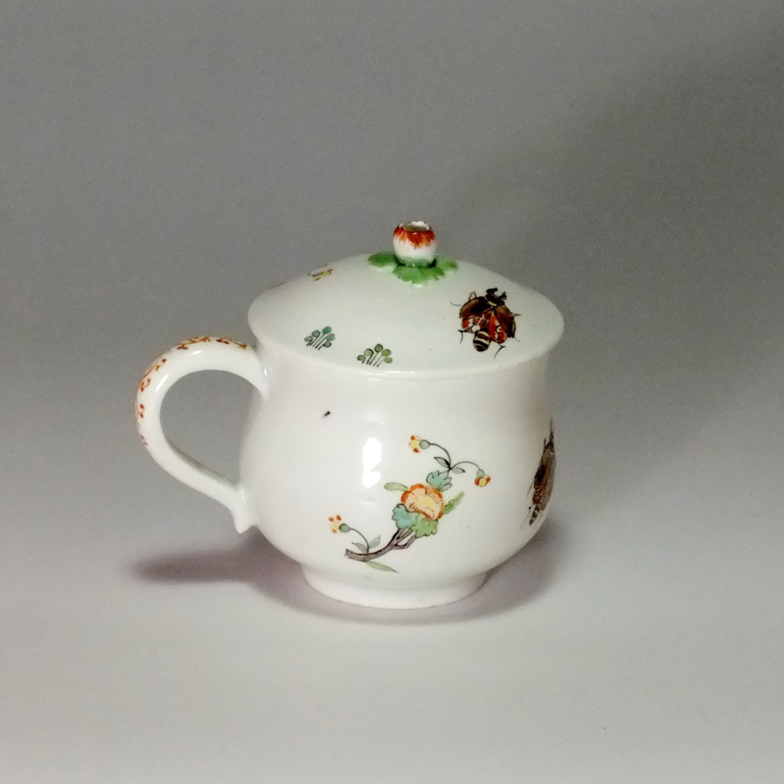 Chantilly - pot à jus à décor Kakiemon - XVIIIe siècle