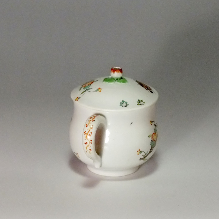 Chantilly - pot à jus à décor Kakiemon - XVIIIe siècle