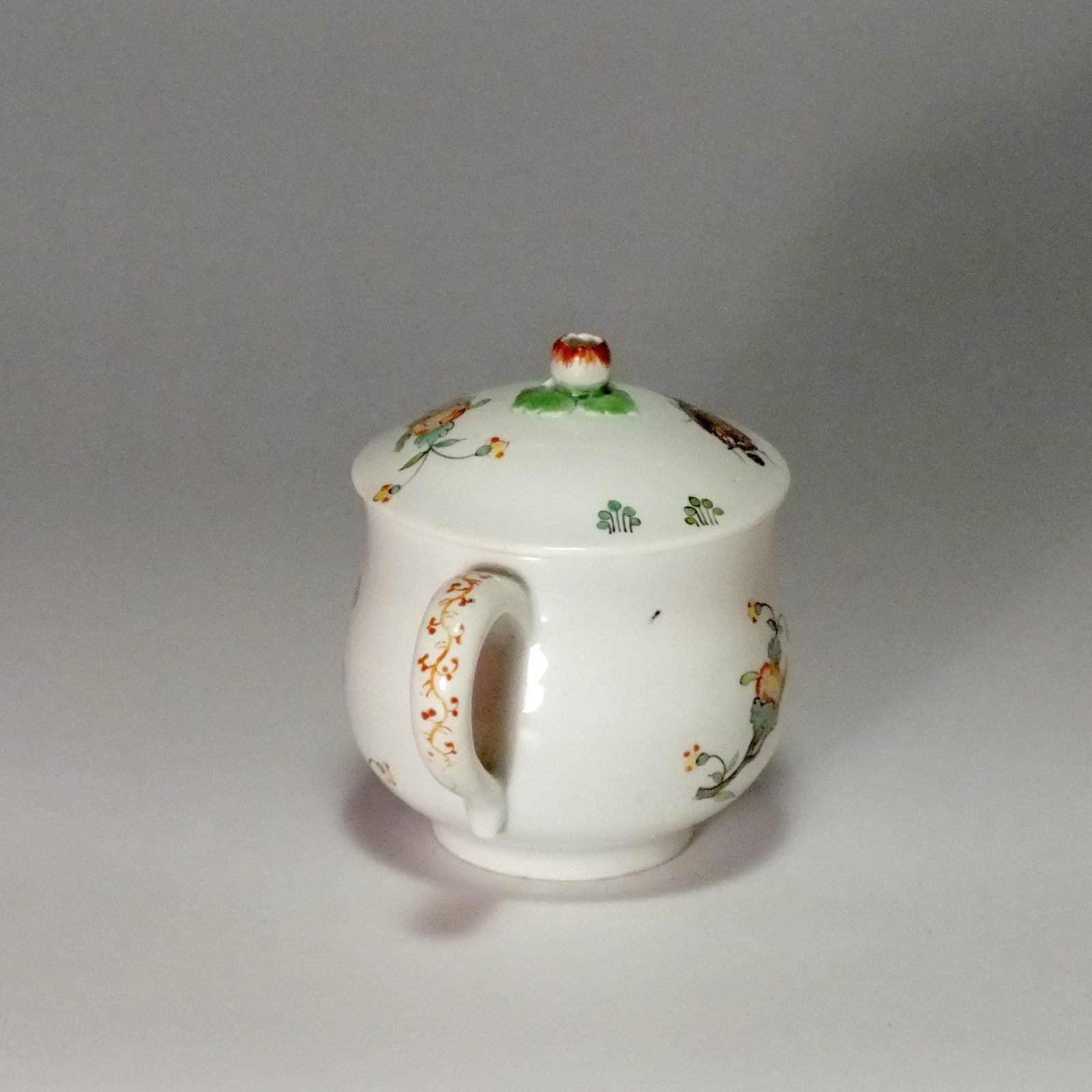 Chantilly - pot à jus à décor Kakiemon - XVIIIe siècle