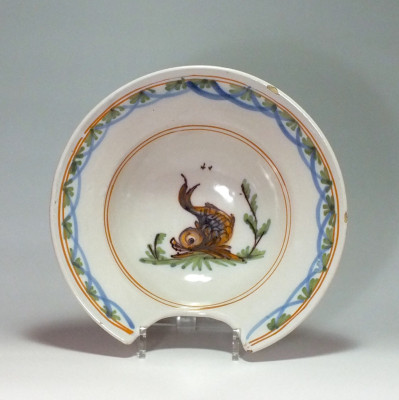 Roanne - Plat à barbe - décor d'un dauphin - XVIIIe siècle