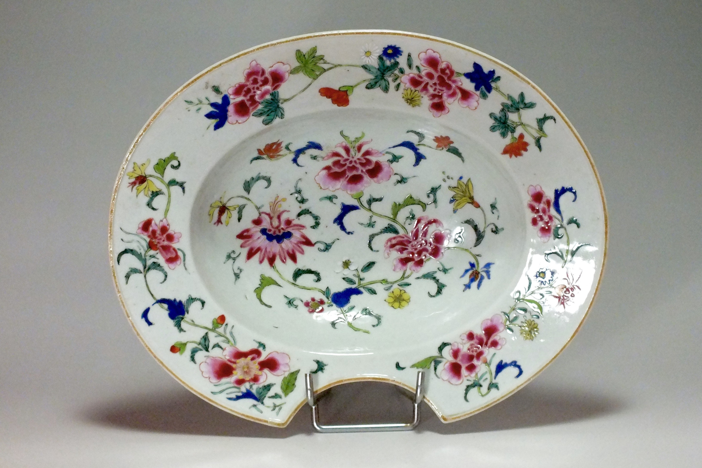 COMPANY OF INDIA - Shaving plate - pink Family - Time(Period) QIANLONG ( 1736-1795 )