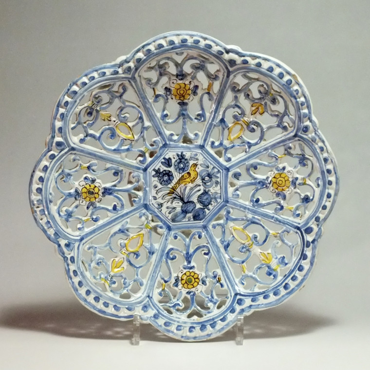 Savone ou Albisola - Coupe polychrome ajourée - Fin du XVIIe siècle