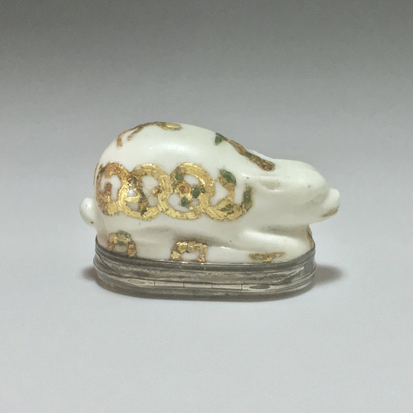 SAINT-CLOUD - Oval box representing a hare - Eighteenth century