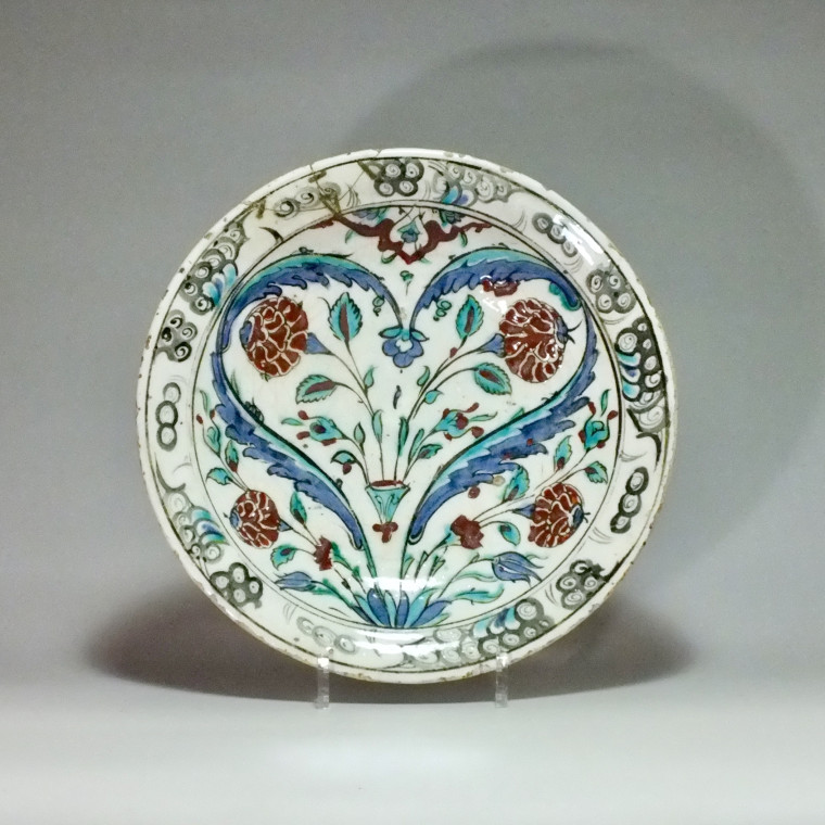 Iznik (Turkey) - Round dish called "Tabak" - sixteenth century - Circa 1580