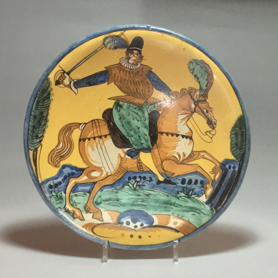MONTELUPO - (Italy) - earthenware dish decorated with a jumper - seventeenth century