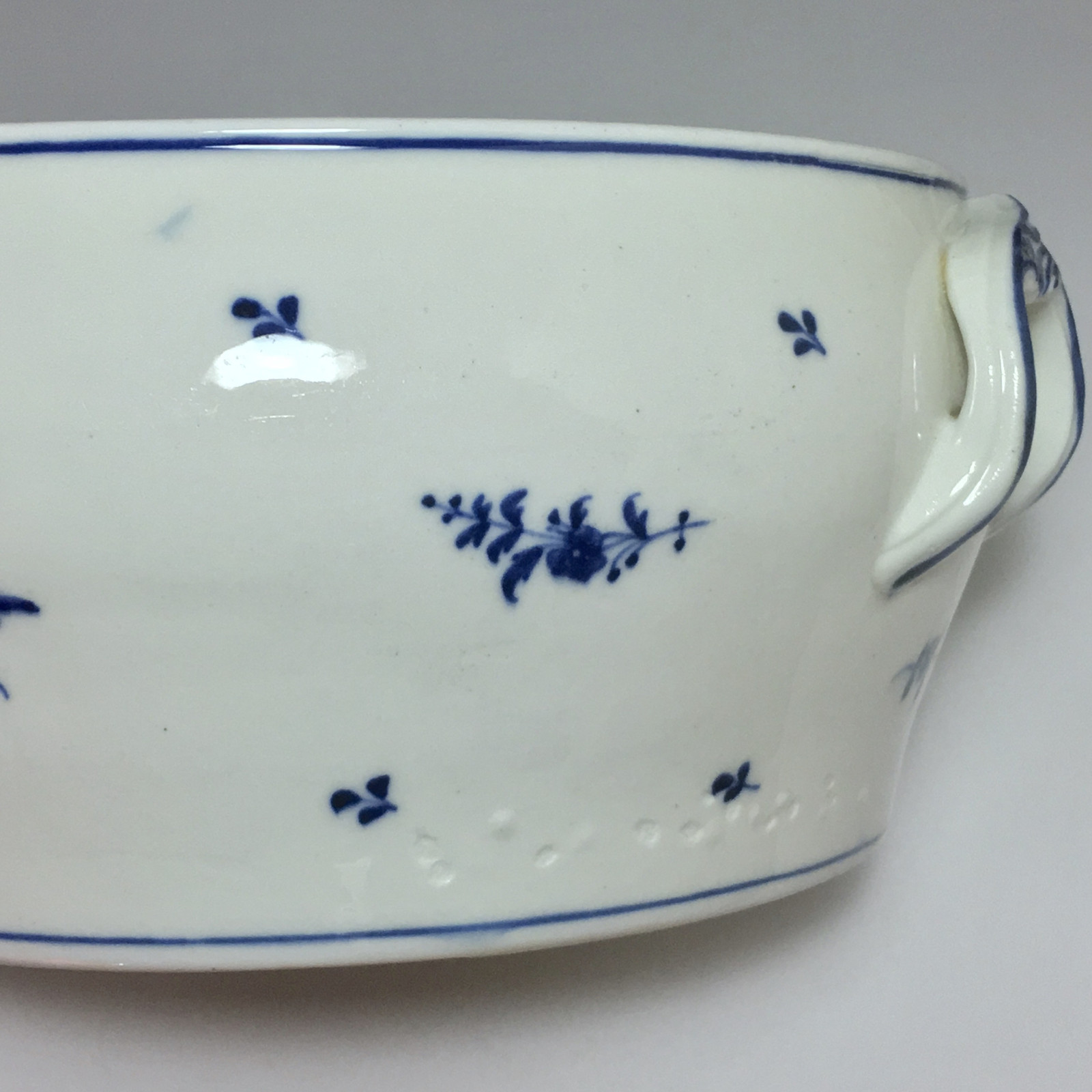 Arras - Terrine in soft porcelain, decoration with the twig - eighteenth century