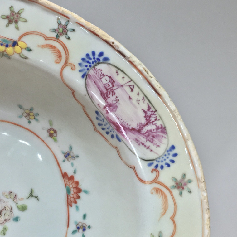 Chine (Compagnie des Indes) - Plat de barbier Famille rose - Epoque Qianlong