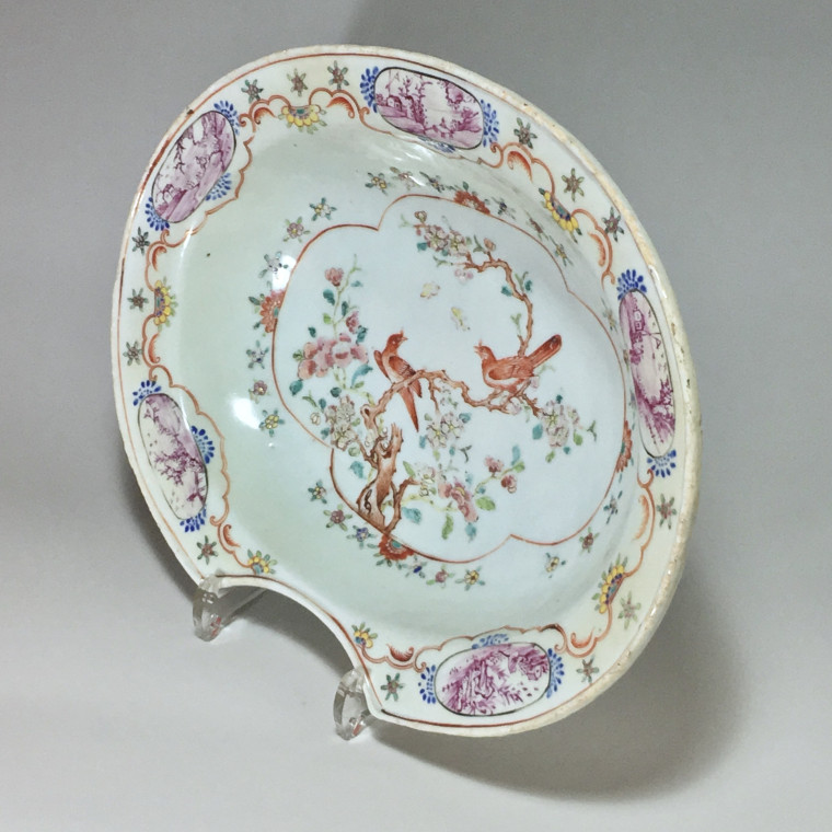 Chine (Compagnie des Indes) - Plat de barbier Famille rose - Epoque Qianlong