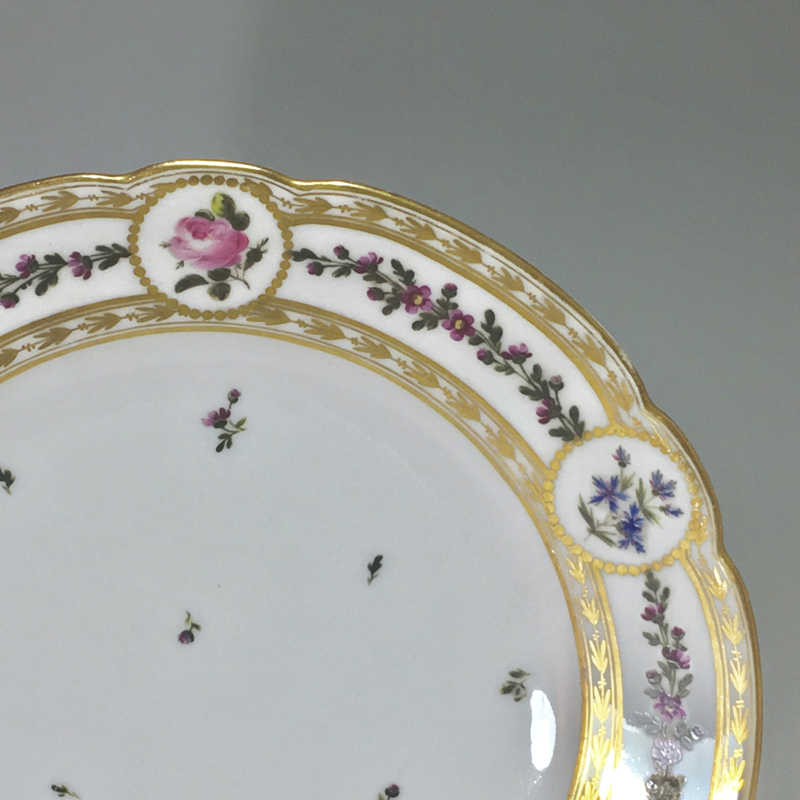 Paris – Clignancourt – Manufacture dite de Monsieur - Paire d'assiettes – XVIIIe siècle