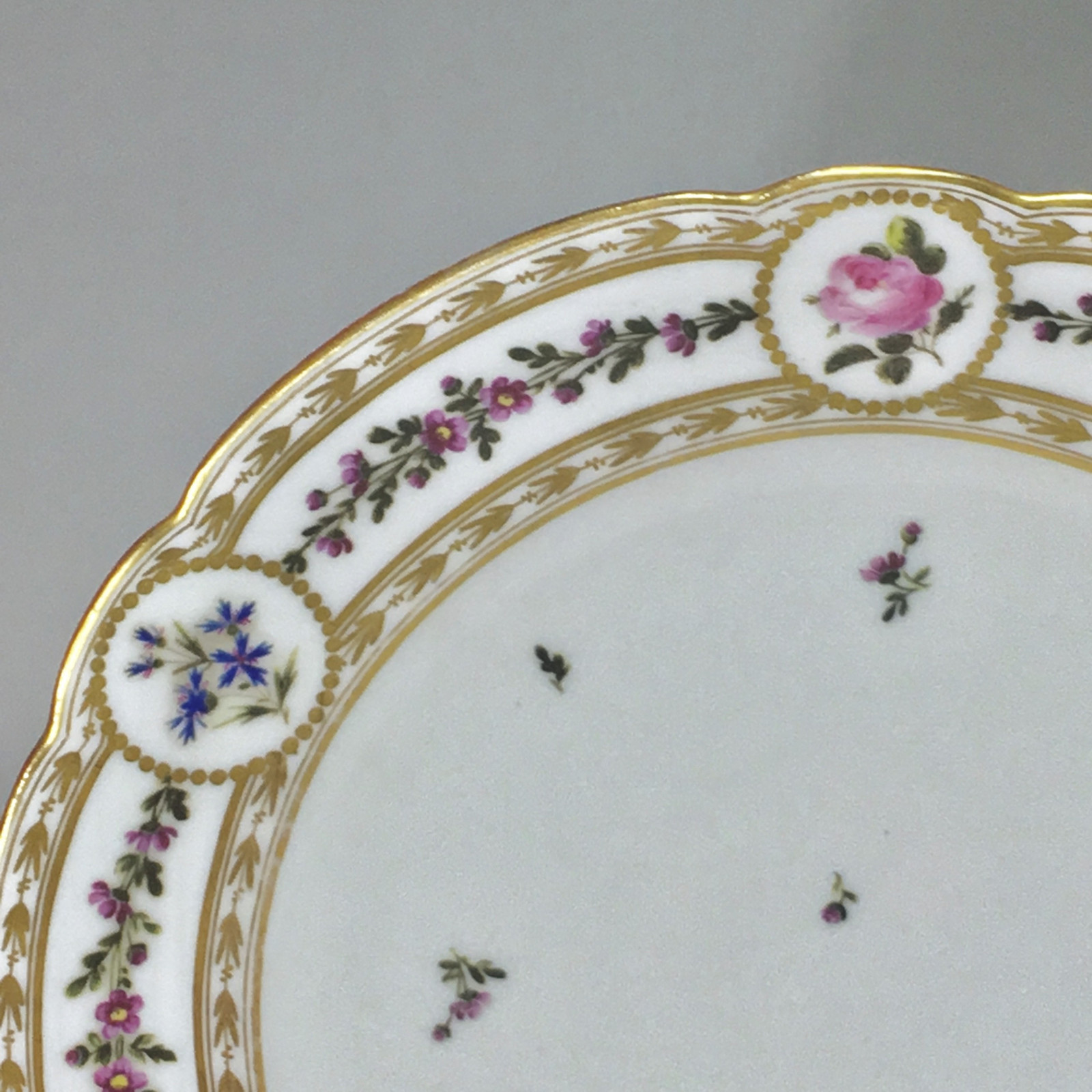 Paris – Clignancourt – Manufacture dite de Monsieur - Paire d'assiettes – XVIIIe siècle
