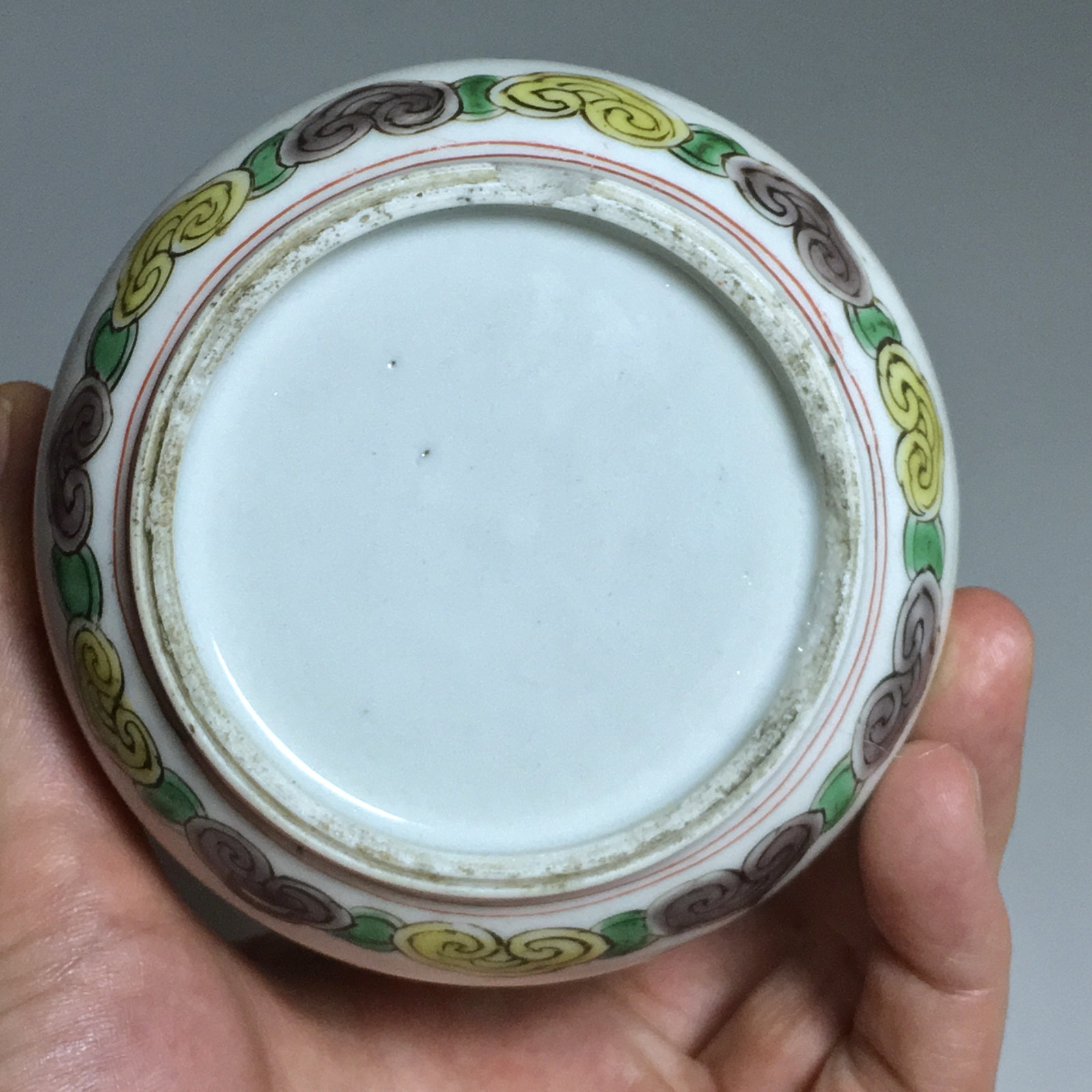 Chine – Pot couvert décor wucai - monté en argent – époque Kangxi (1772-1722)