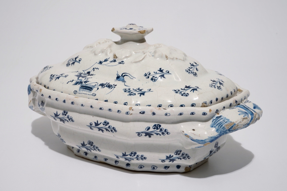 Bruxelles - terrine décor dit  'à la haie fleurie" - XVIIIe siècle