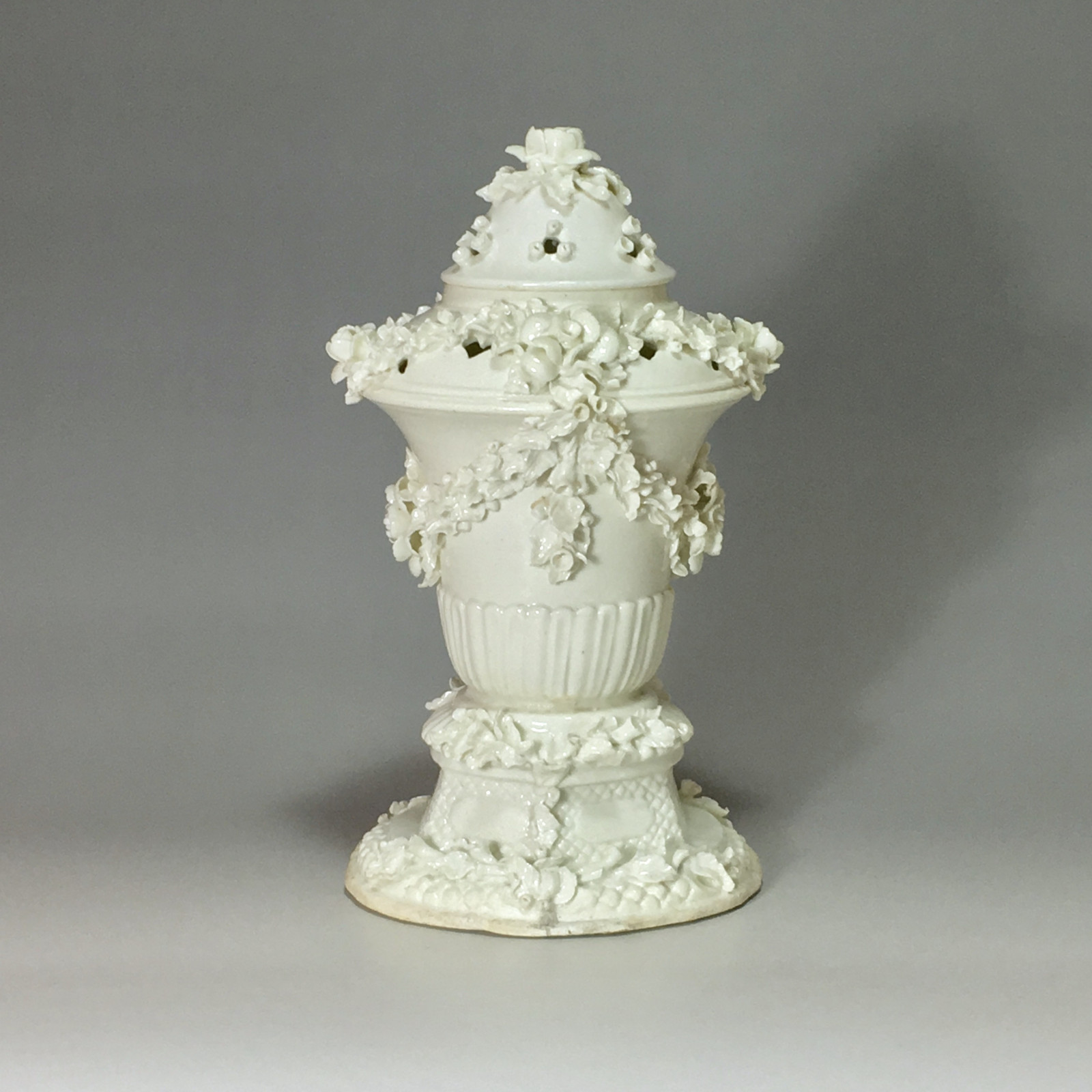 Saint-Cloud - Pot pourri couvert - XVIIIe siècle