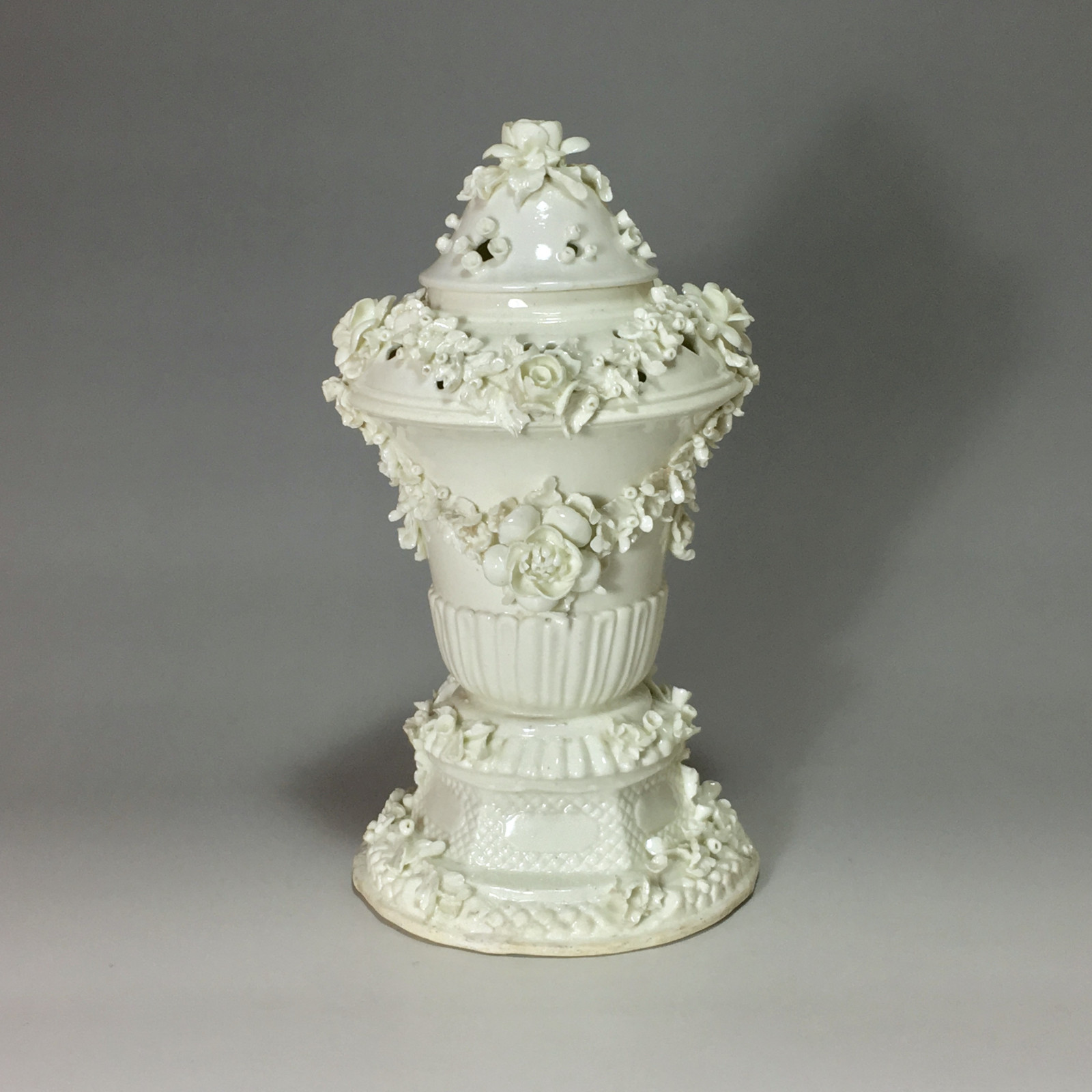 Saint Cloud - Pot pourri covered - eighteenth century