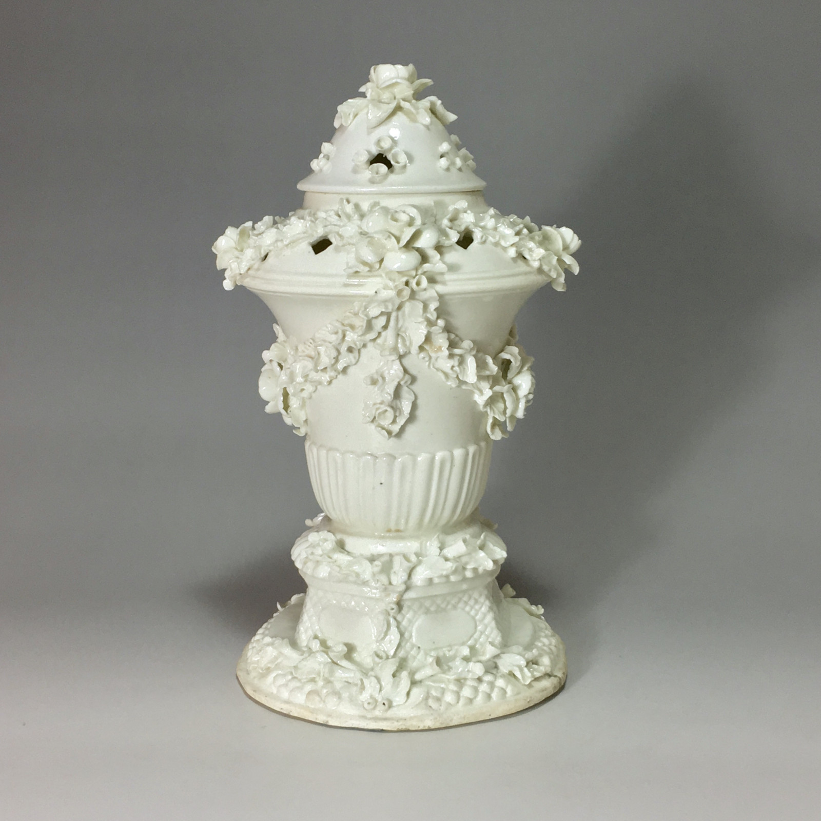 Saint-Cloud - Pot pourri couvert - XVIIIe siècle