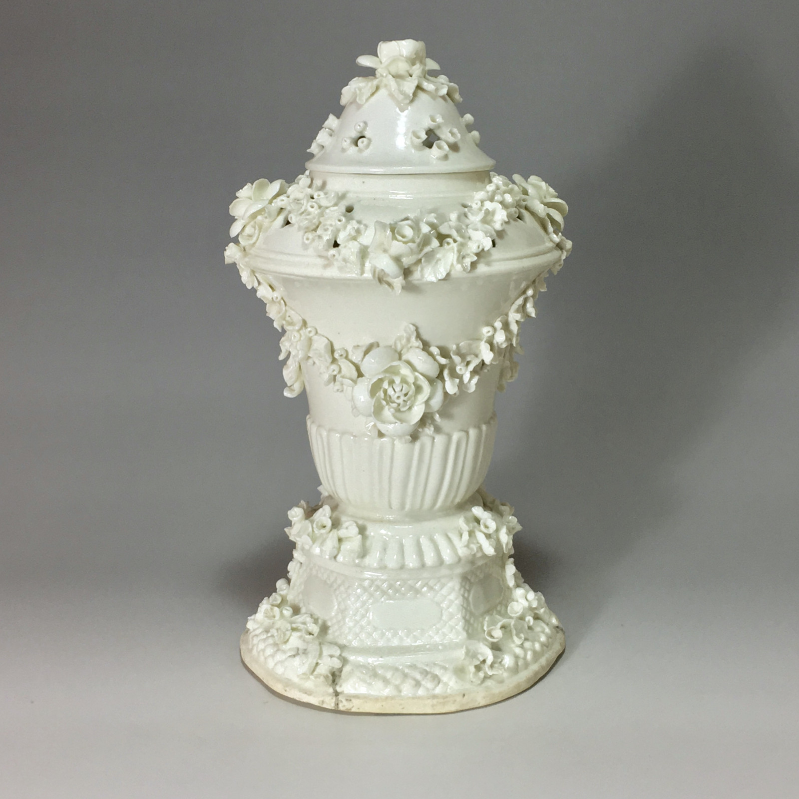 Saint Cloud - Pot pourri covered - eighteenth century