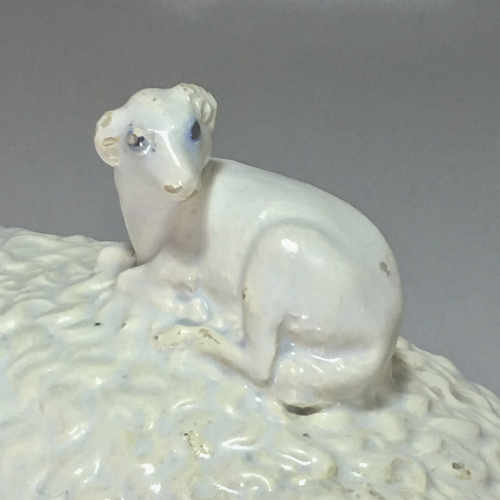 Alcora (Espagne) Terrine figurant un bélier - XVIIIe siècle