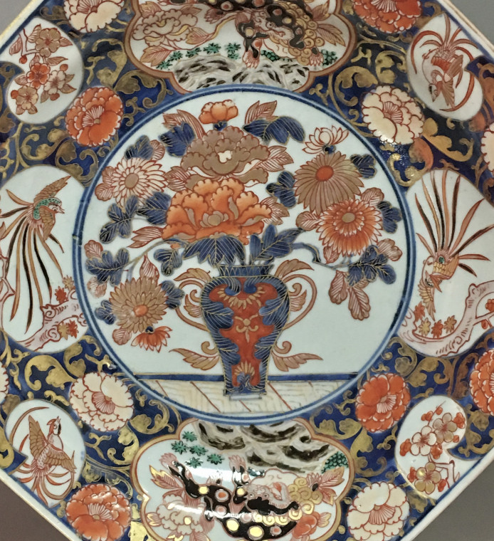 Japan - Pair of dishes with imari decoration - Early eighteenth century