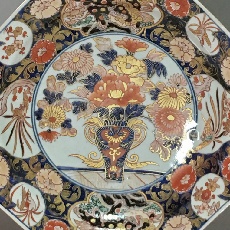 Japon - Paire de coupes à décor imari - Début du XVIIIe siècle