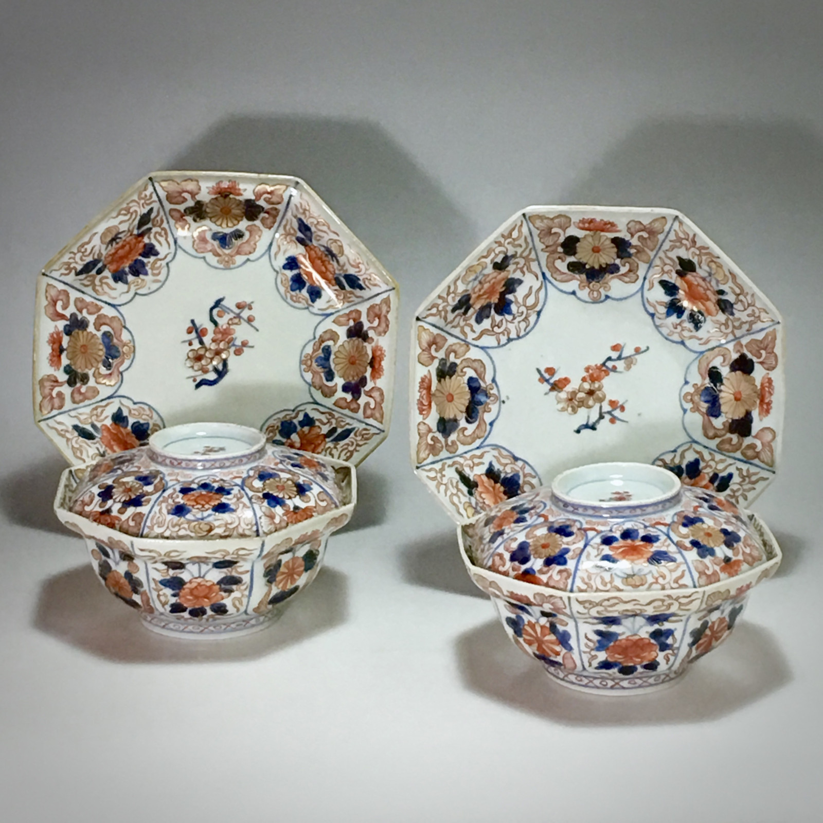 Japon – Rare paire de bols couverts octogonaux - Époque Edo - début du XVIIIe siècle