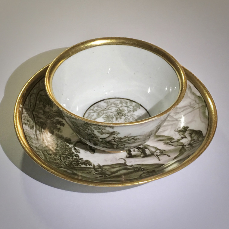 MEISSEN - Rare tasse à décor hausmaler en grisaille d'une scène de chasse - XVIIIe siècle - Vers 1730