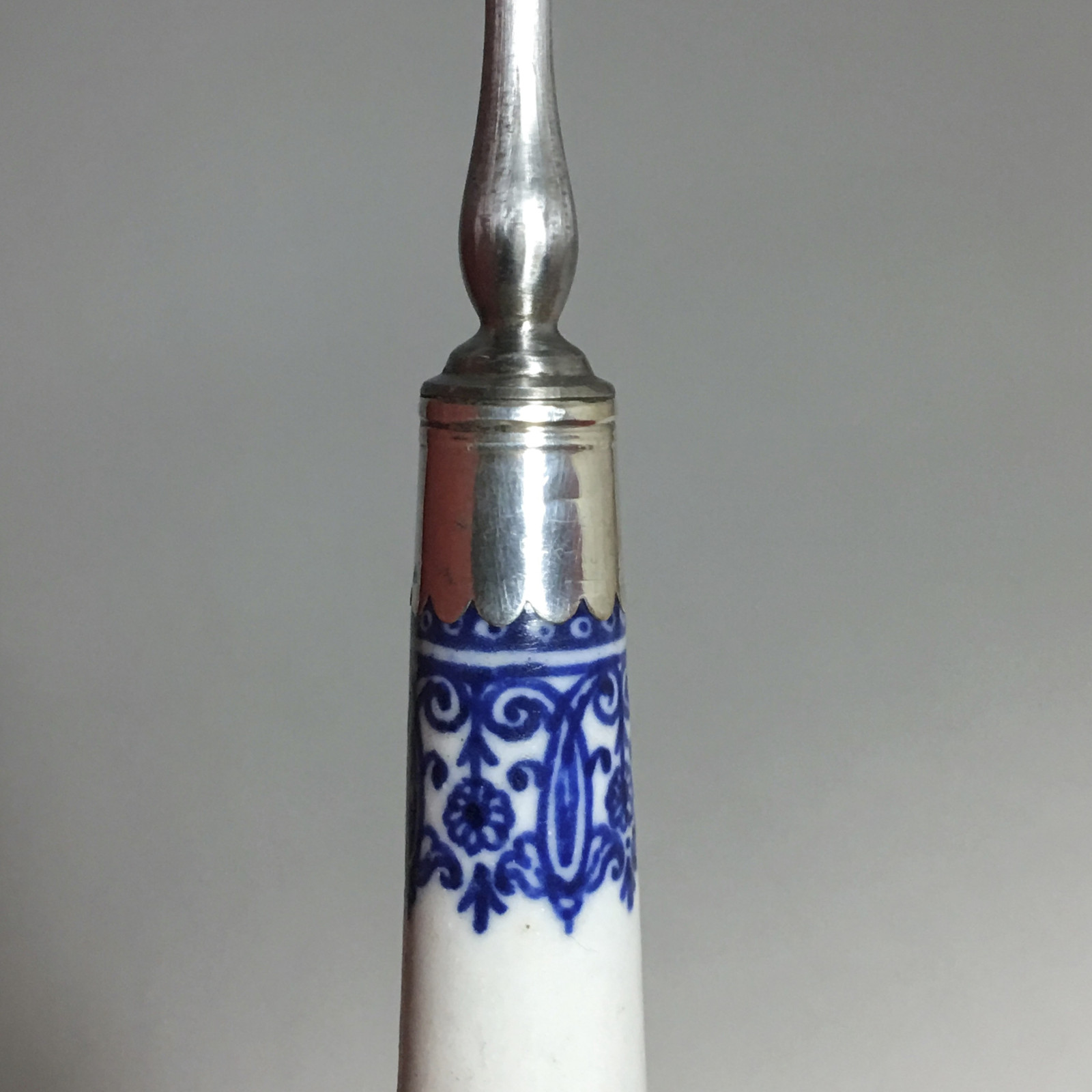 Paris ou Saint-cloud - Fourchette à deux dents - XVIIIe siècle - Vers 1700-1720