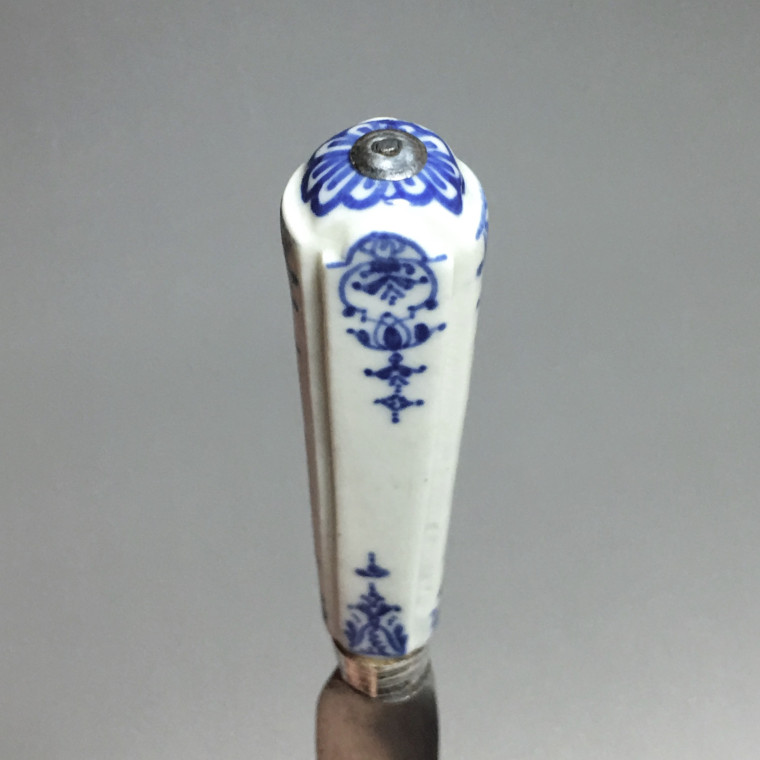 Chantilly - knife with lambrequins decoration - eighteenth century