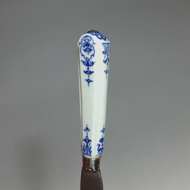 Chantilly - knife with lambrequins decoration - eighteenth century