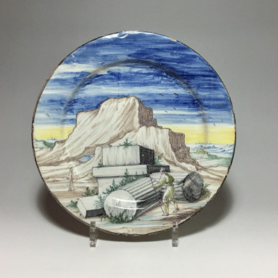 Pavie - Petit plat à décor de ruines sur fond de paysage - Fin du XVIIIe - Début du XVIIIe siècle