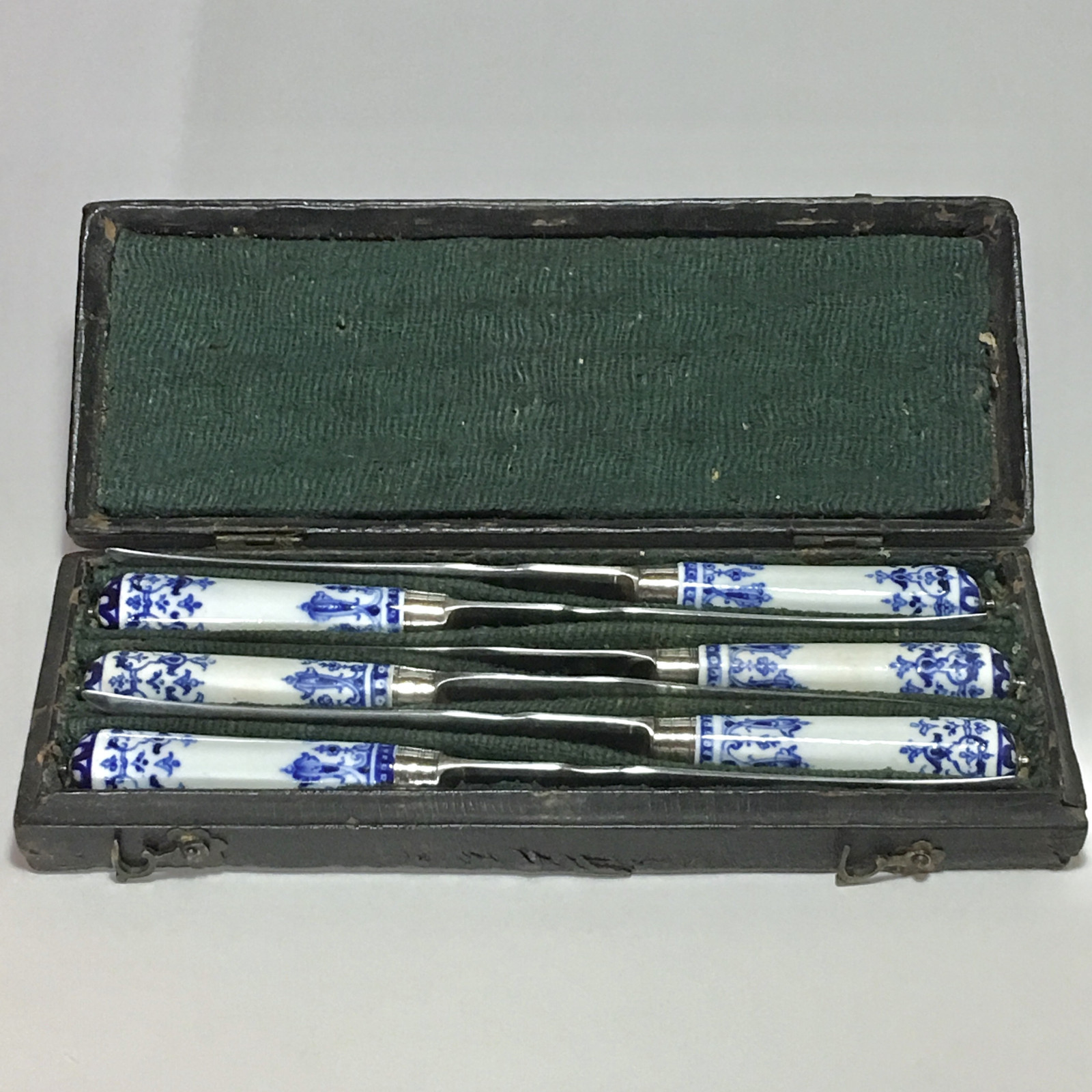Saint-Cloud - Set of six knives - 18th century - circa 1710-1730