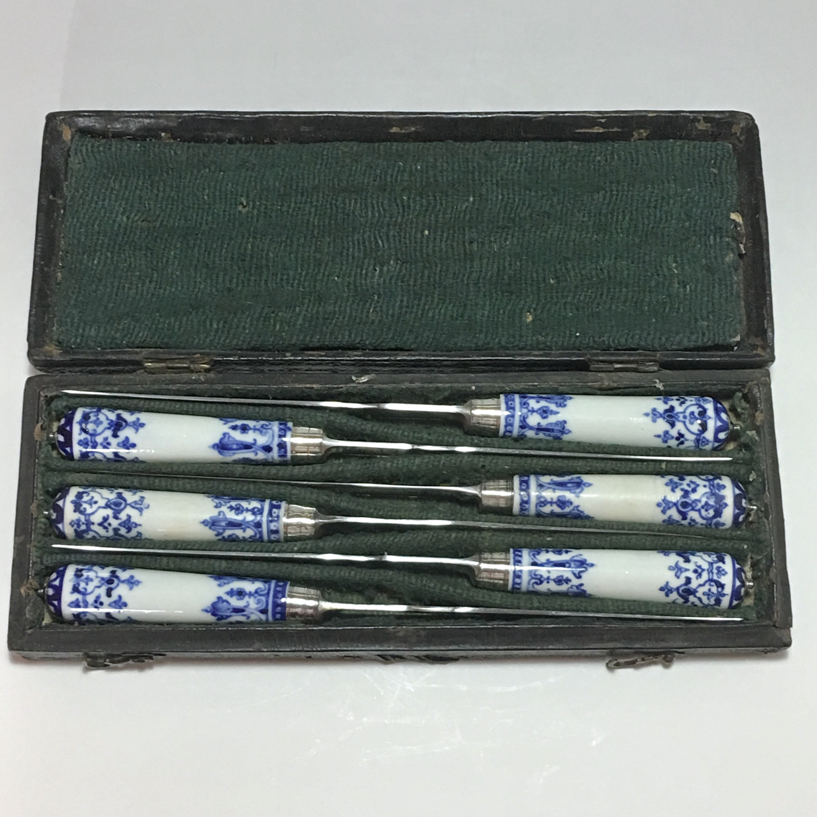 Saint-Cloud - Set of six knives - 18th century - circa 1710-1730