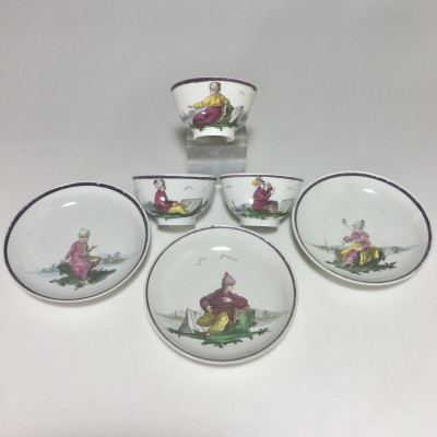 Trois tasses et soucoupes en porcelaine de Nove di Bassano – Vers 1790