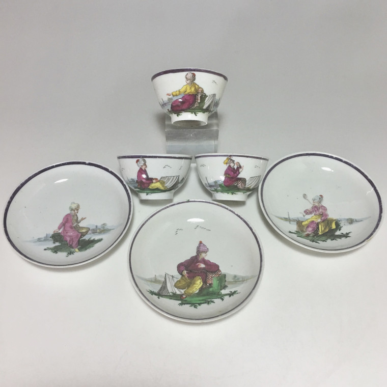 Trois tasses et soucoupes en porcelaine de Nove di Bassano – Vers 1790