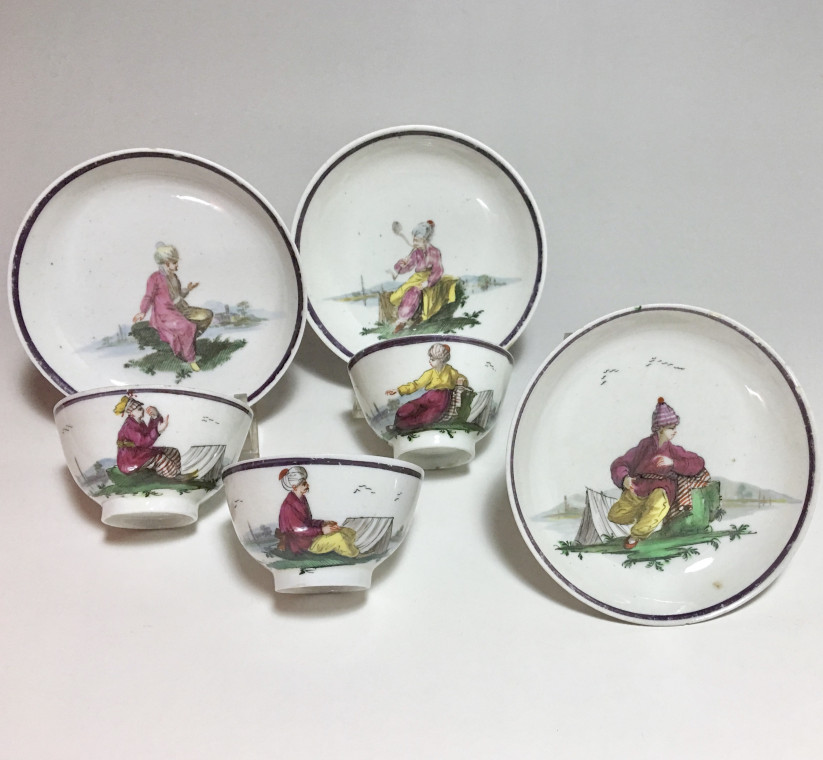 Trois tasses et soucoupes en porcelaine de Nove di Bassano – Vers 1790