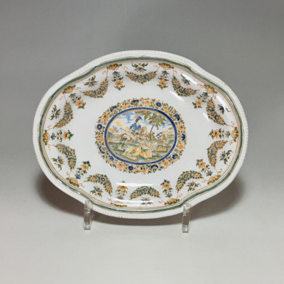Moustiers - Petit plat décor d'une scéne de chasse - XVIIIe siècle