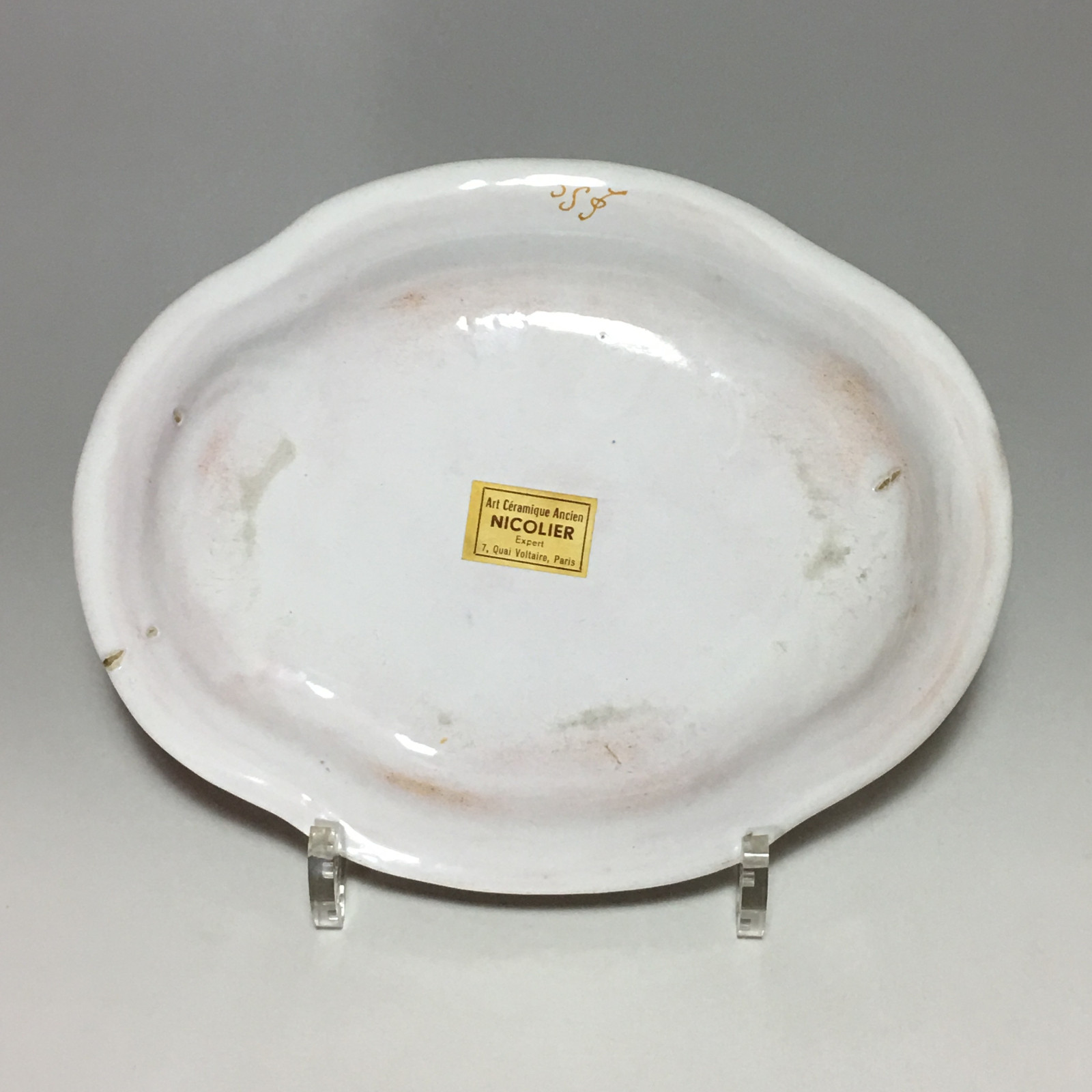 Moustiers - Petit plat décor d'une scéne de chasse - XVIIIe siècle