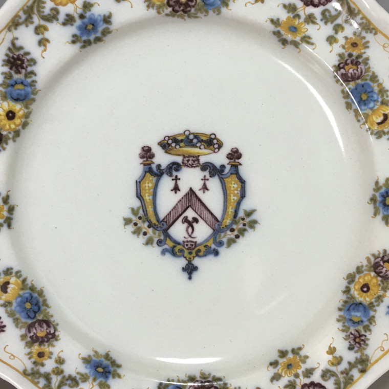 Marseille - Atelier de Fauchier - Assiette à décor d'armoiries - XVIIIe siècle
