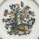 Moustiers - Rare assiette à la grenade - XVIIIe siècle