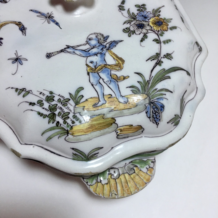 Lyon - Terrine à décor de putti - Période Pierre Mongis - XVIIIe siècle