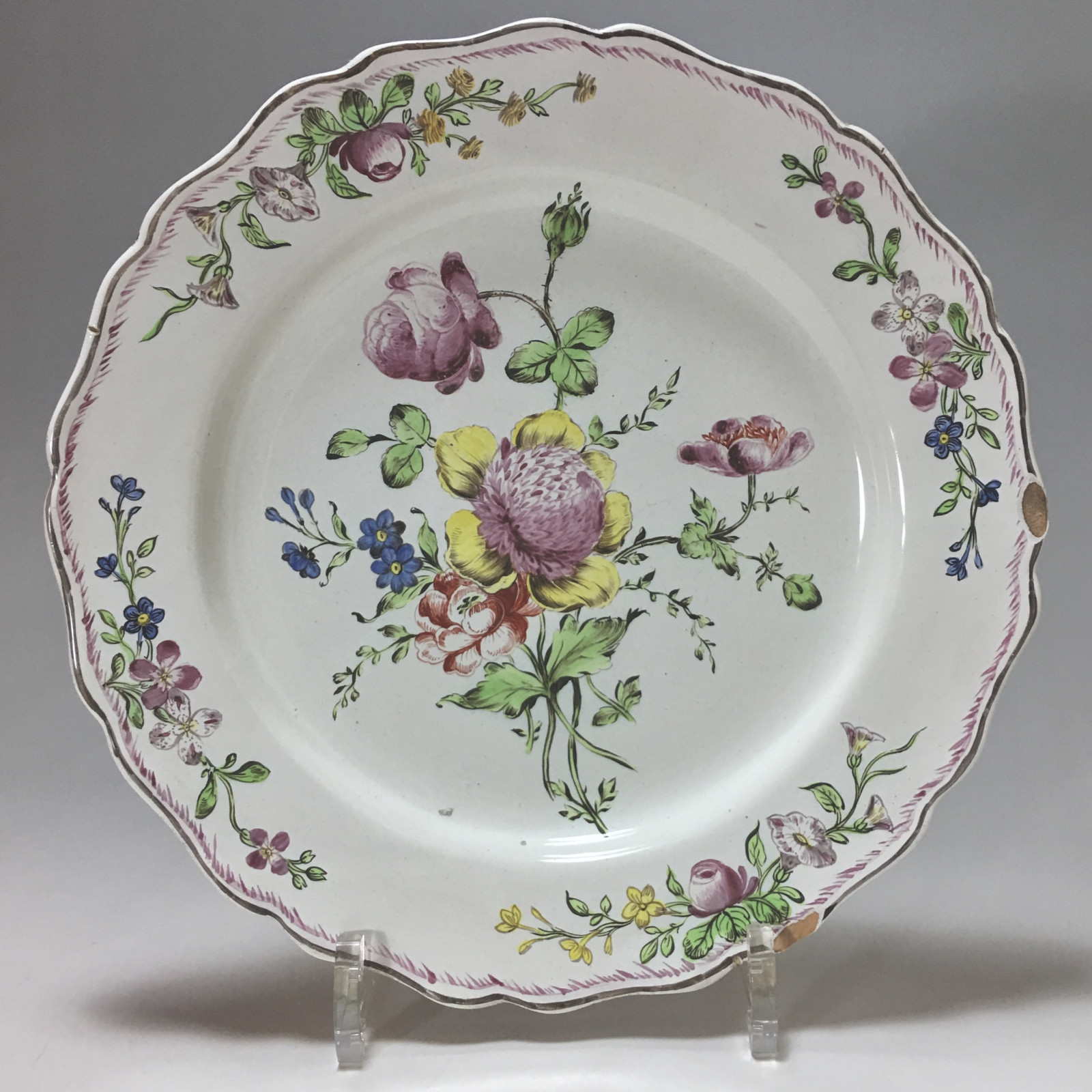 MARSEILLE (Robert) - Paire d'assiettes à décor floral - XVIIIe siècle