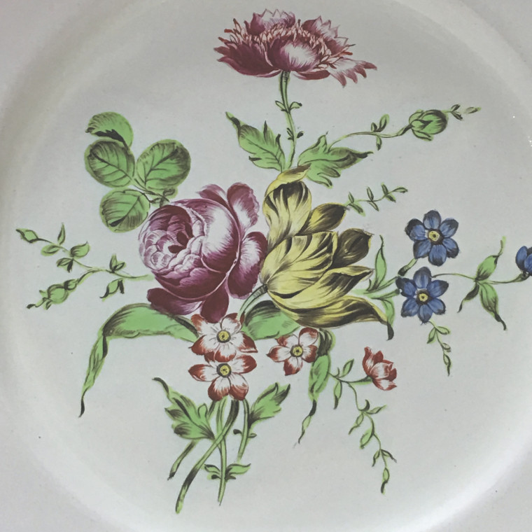 MARSEILLE (Robert) - Paire d'assiettes à décor floral - XVIIIe siècle