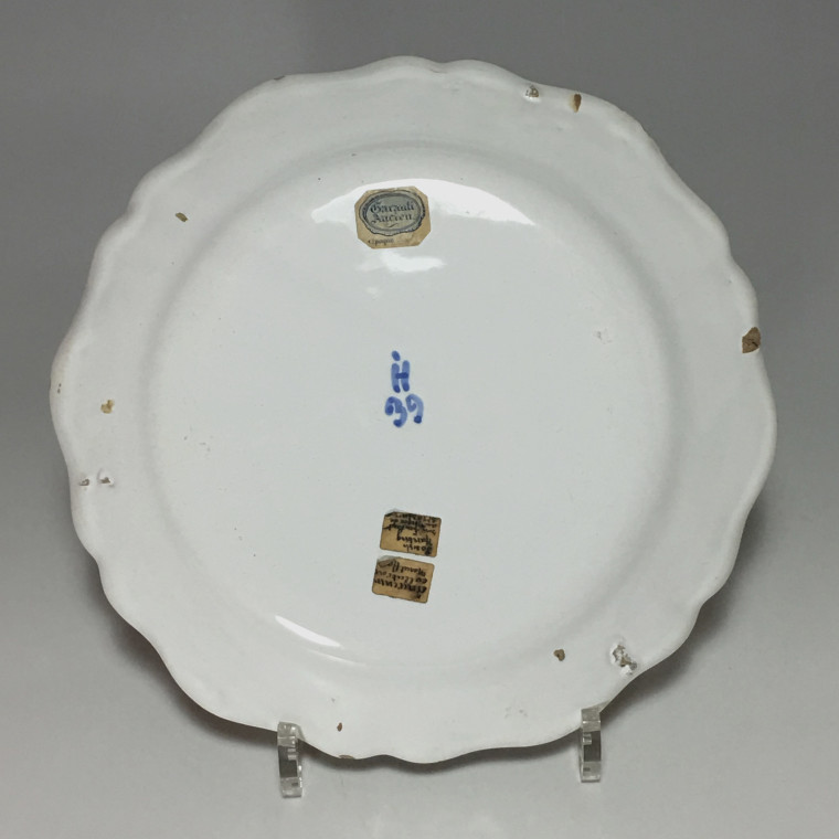 STRASBOURG - Manufacture Joseph Hannong - Assiette en qualité fine - XVIIIe siècle