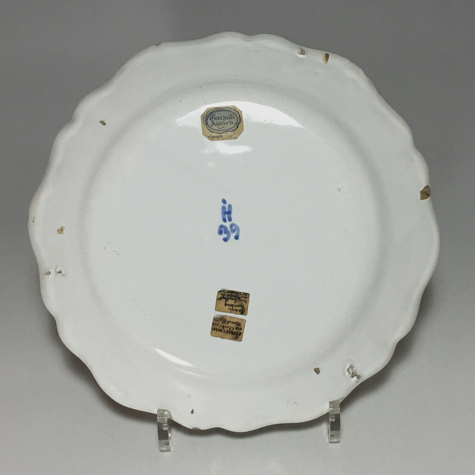 STRASBOURG - Manufacture Joseph Hannong - Assiette en qualité fine - XVIIIe siècle