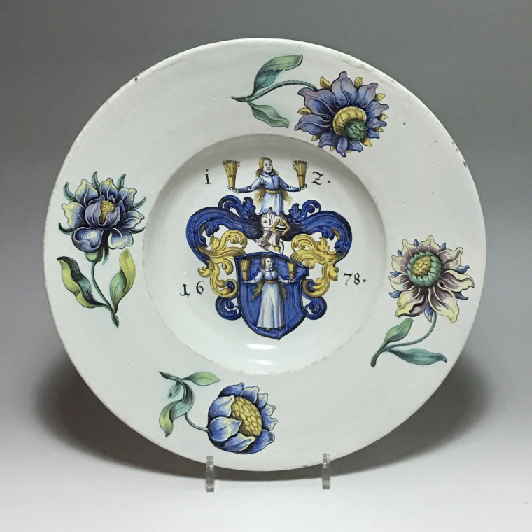 WINTERTHUR (Suisse) Grand plat à décor d'armoiries - Daté 1678