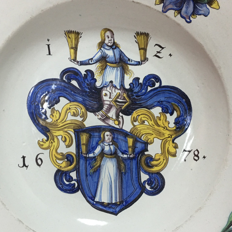 WINTERTHUR (Suisse) Grand plat à décor d'armoiries - Daté 1678